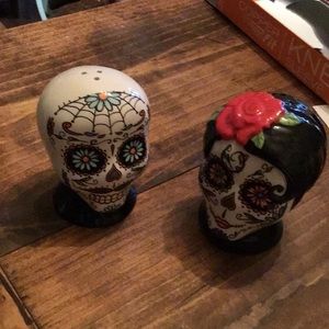 Salt $ pepper shaker